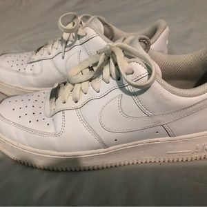 Men’s Nike Air Force 1’s in white